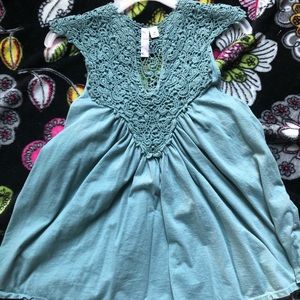 3/4 cap sleeve Size M light blue colored top, knit